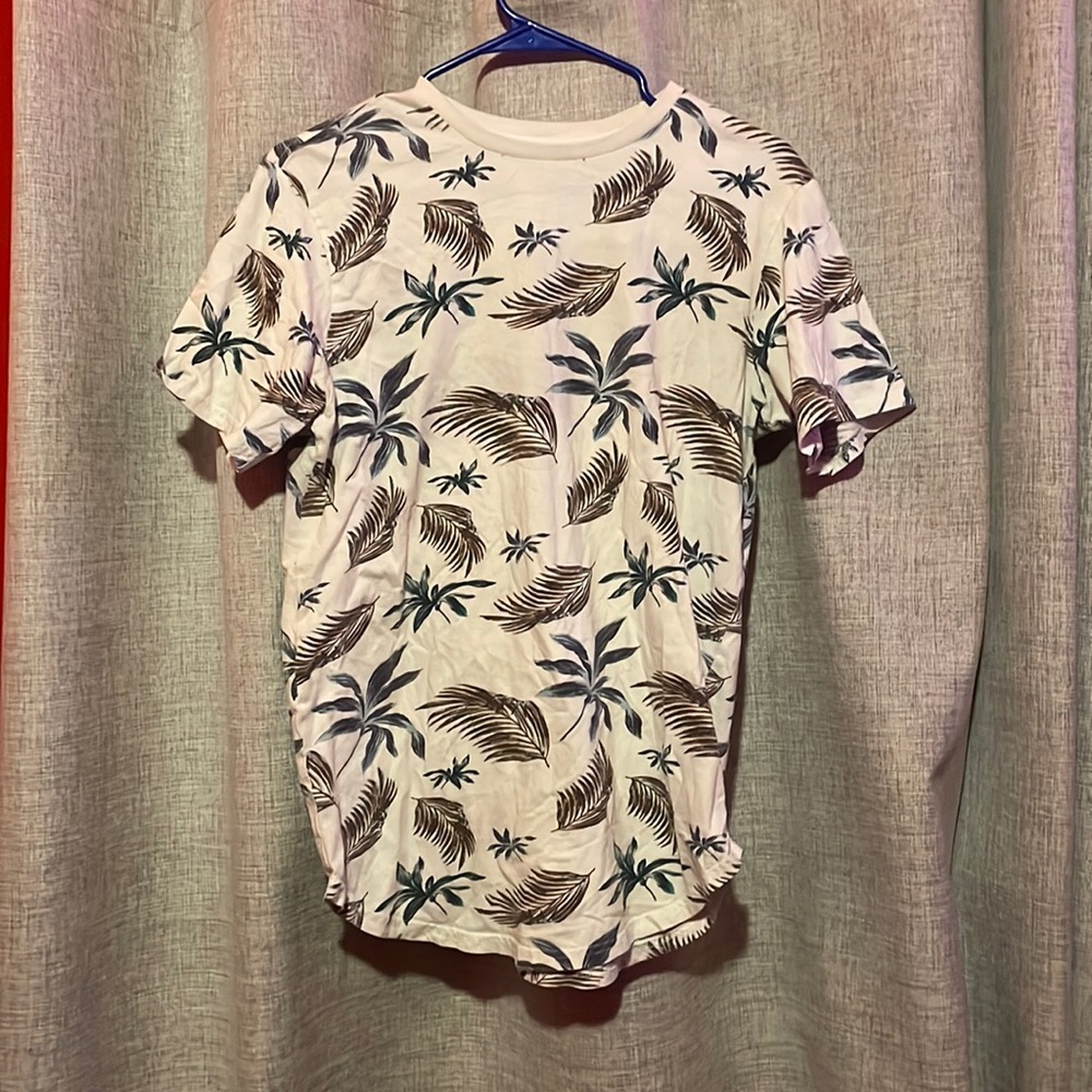 white graphic tee
